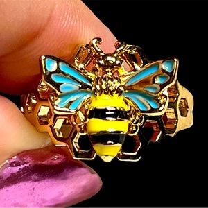 🐝adorable gold over sterling bee and honeycomb ring -Nwot